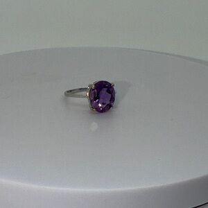 Elegant amethyst ring
